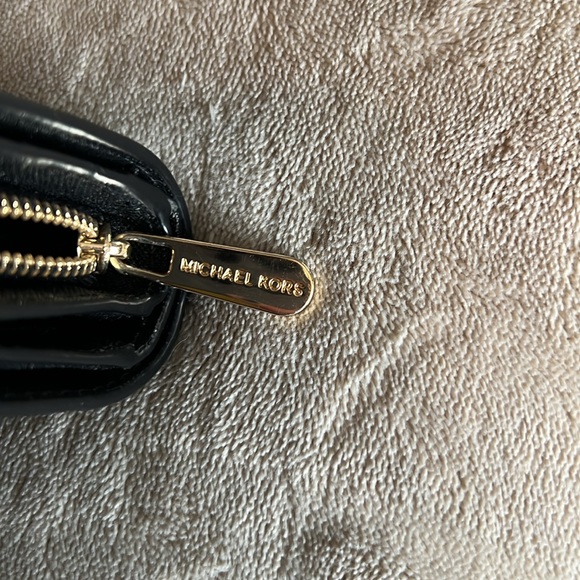 Michael Kors Black Leather Wallet Gold Hardware - Picture 4 of 4
